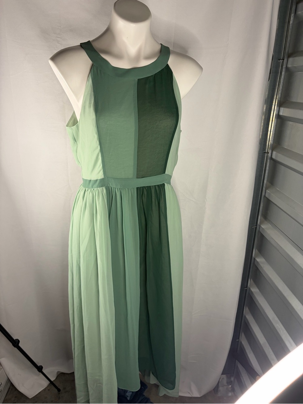 Women’s Sleeveless Mint Green Panel Hi-lo Dress - Picture 4 of 5